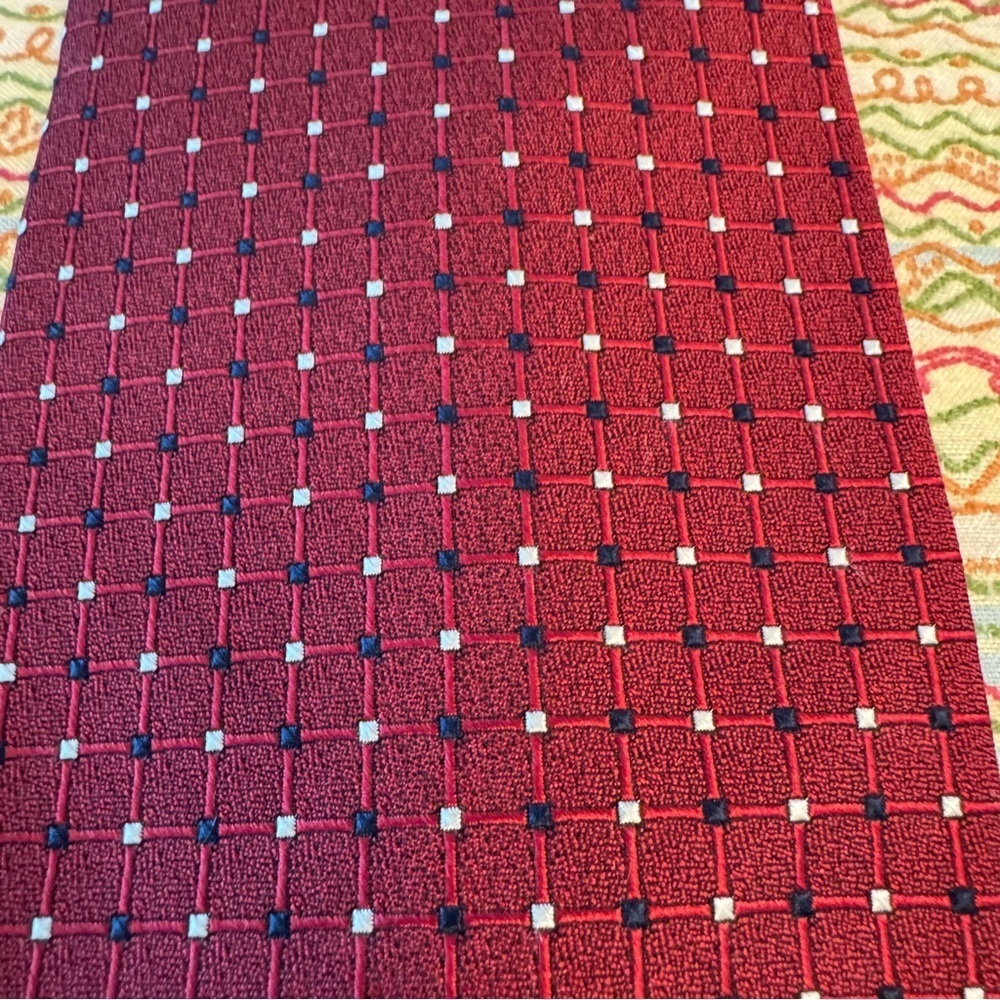 Traveler Collection Dots and Squares Tie Classic Burgundy Polka Dot 100% silk - Picture 6 of 6